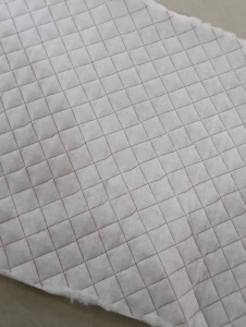 长期出售做服装厂下来的绗棉边角料，绗棉废料，现货三四吨