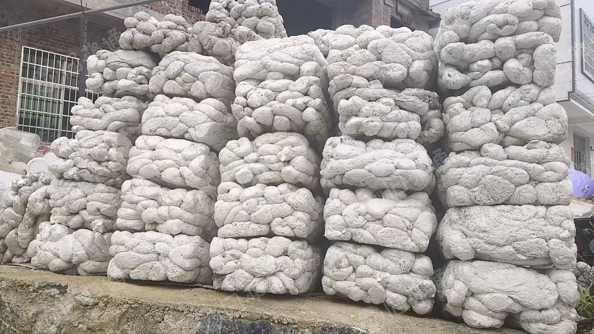 出售EPS热熔块，社会料厂货混合的，月供20多吨