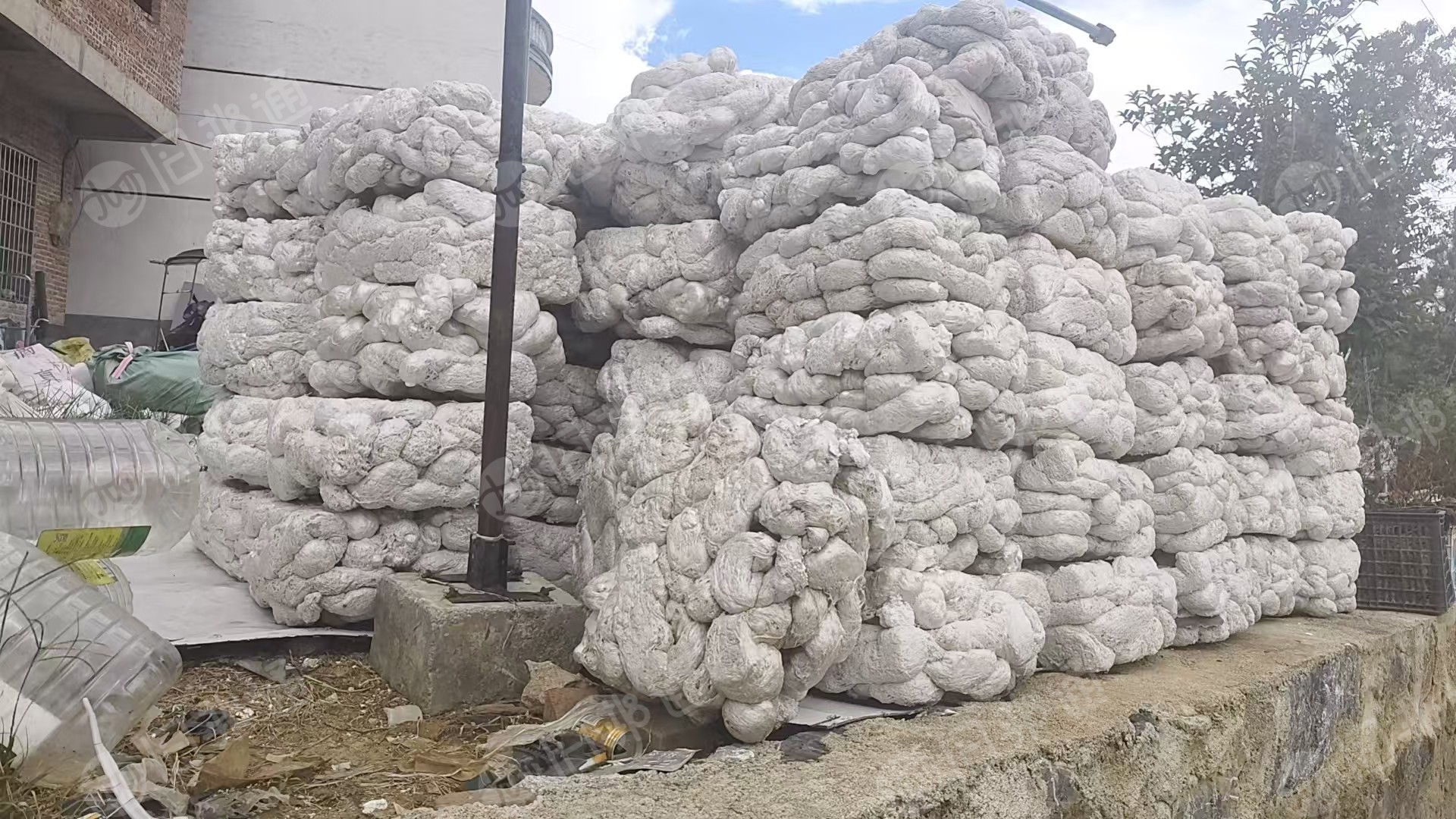 出售EPS热熔块，社会料厂货混合的，月供20多吨