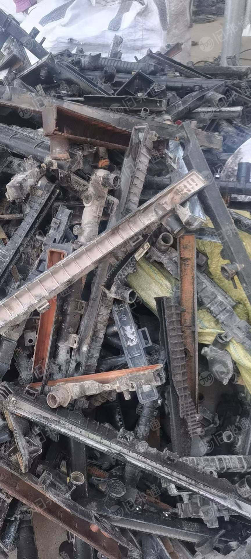 长期回收汽车大灯尾灯电镀尼龙毛料