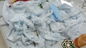 长期出售硅胶废料硅胶边角料，都是涤纶气囊布分离出来的，都是纯硅胶，每个月30吨