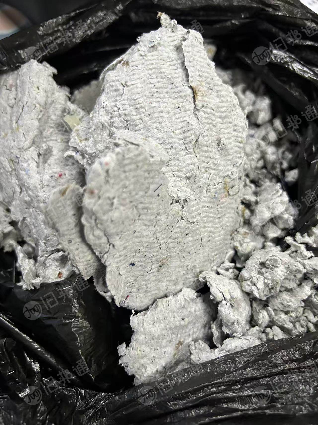 长期出售纯白纸加工的纸浆，水分60%