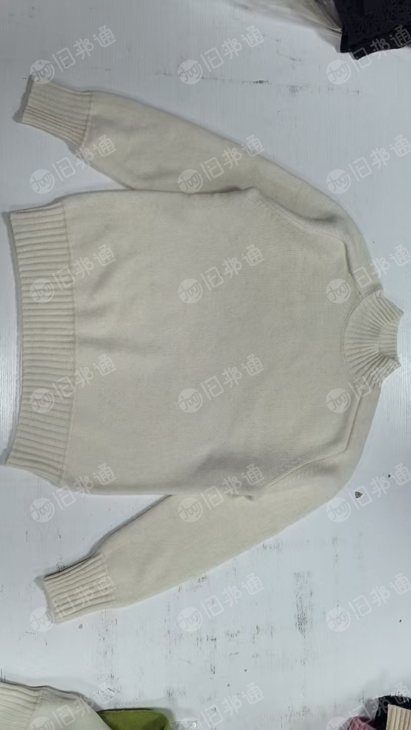 出售一批库存羊毛毛衣，纯羊毛，克重330左右，现货25000件，在河北邢台