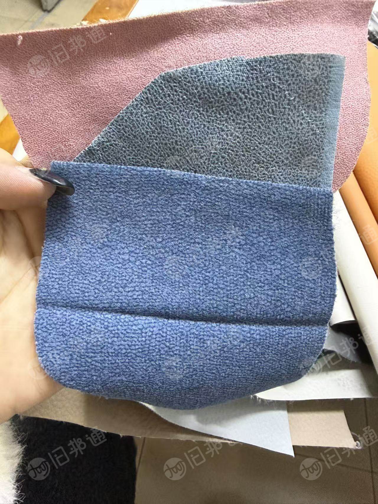 出售库存科技绒库存布，科技布，沙发布，现货有60卷，一卷80多码，有3个色，货在广东广州