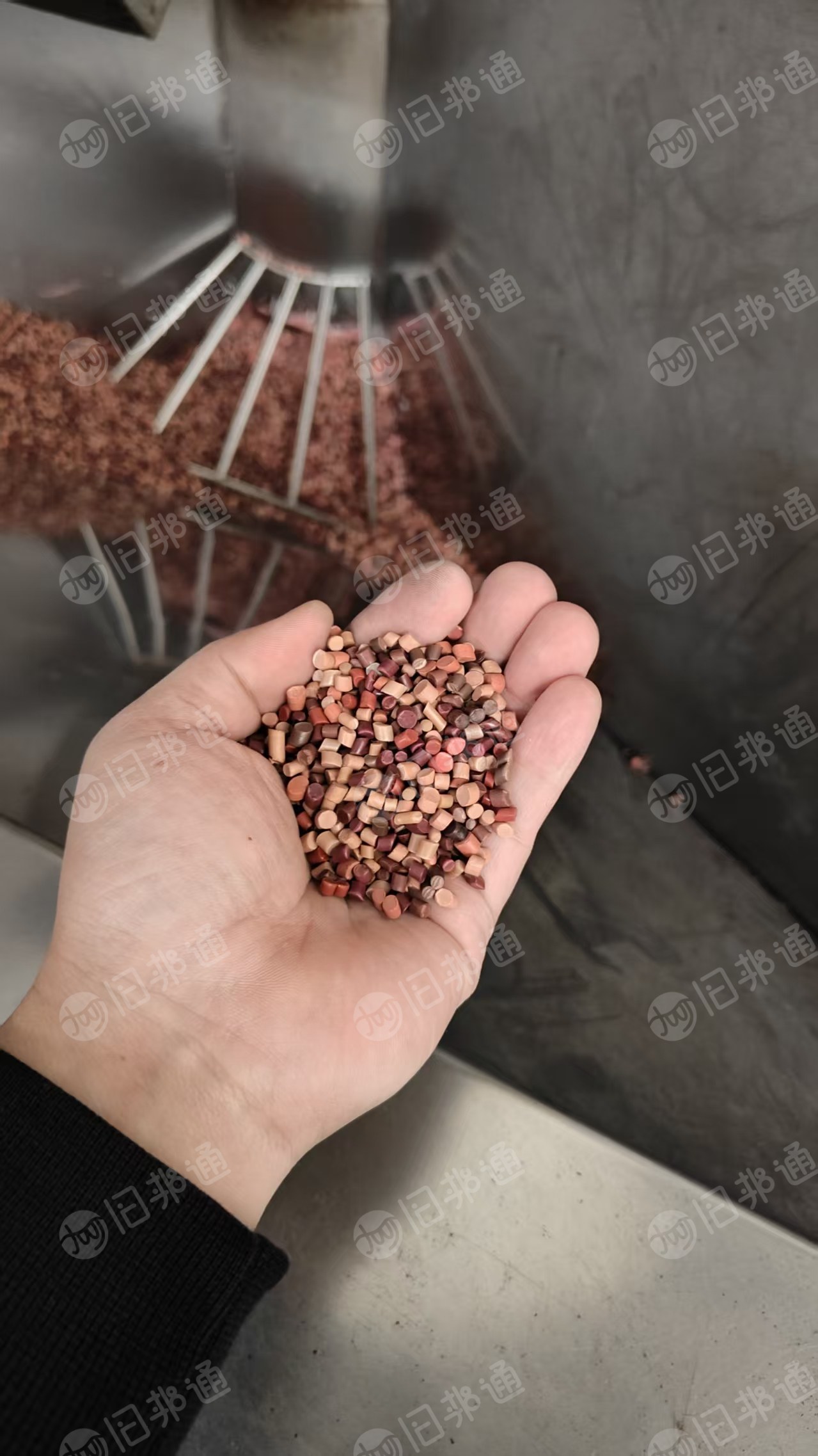 出售软质PVC颗粒，软度45-85度，月供300吨，主要是水口下来的