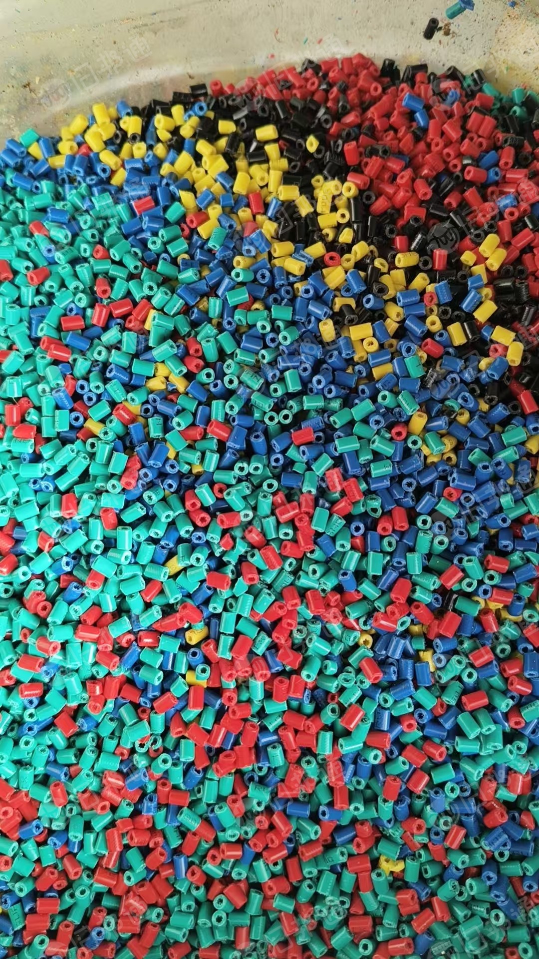 出售PVC线皮破碎料，杂色的，都是自己厂里破碎料