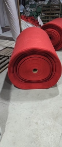 长期出售涤丙无纺布边角料，红色无纺布边角料，针刺无纺布，涤纶70丙纶30