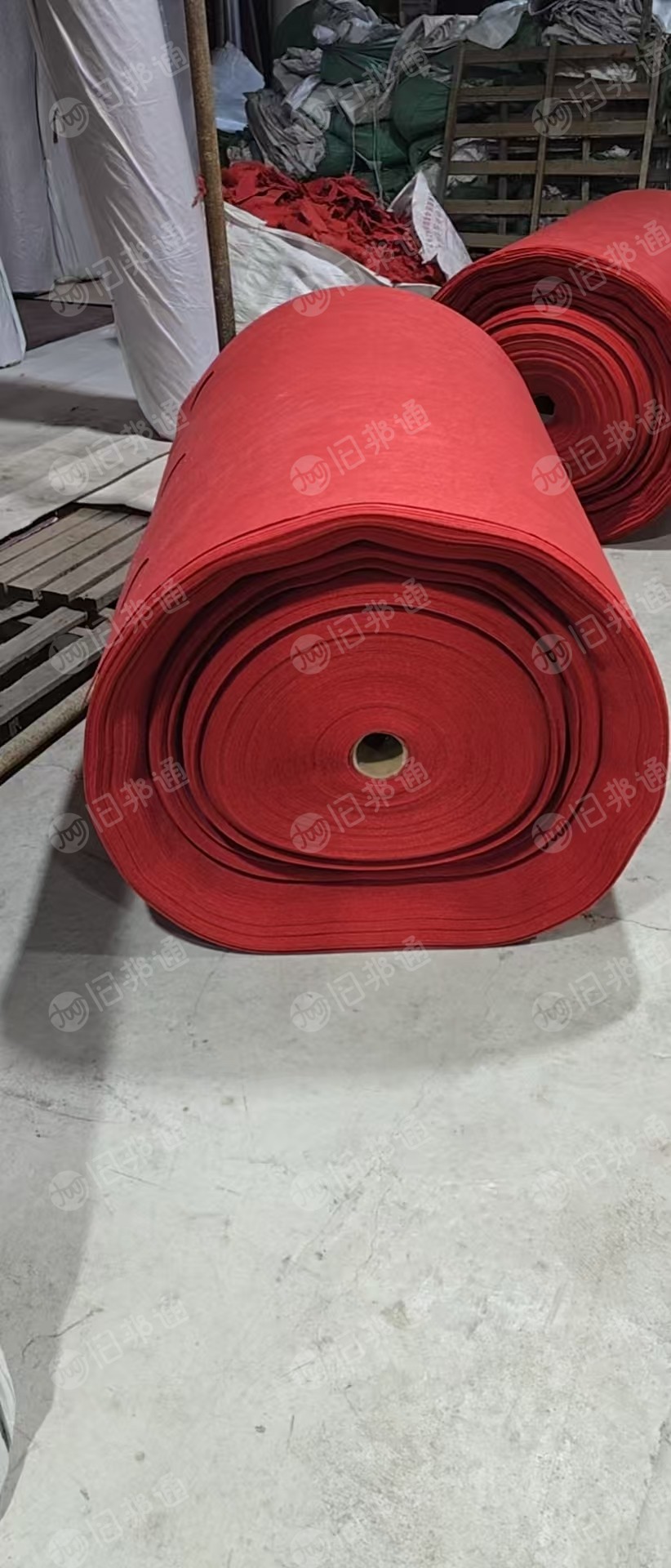 长期出售涤丙无纺布边角料，红色无纺布边角料，针刺无纺布，涤纶70丙纶30