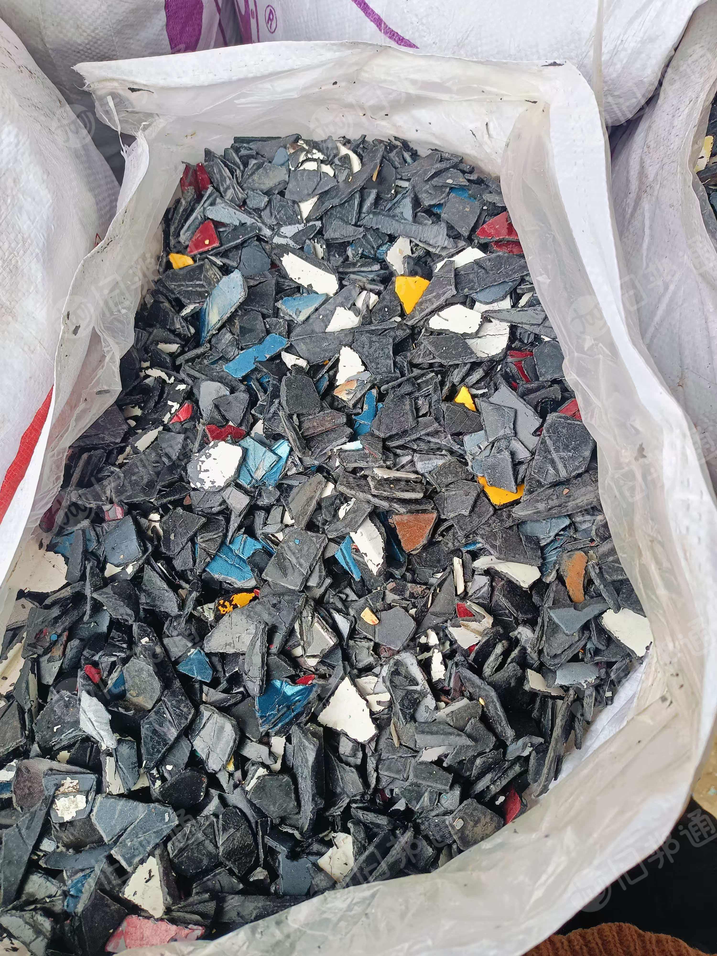 出售PP保险杠破碎料，汽车内饰破碎料，清洗除铁甩干，现货80吨