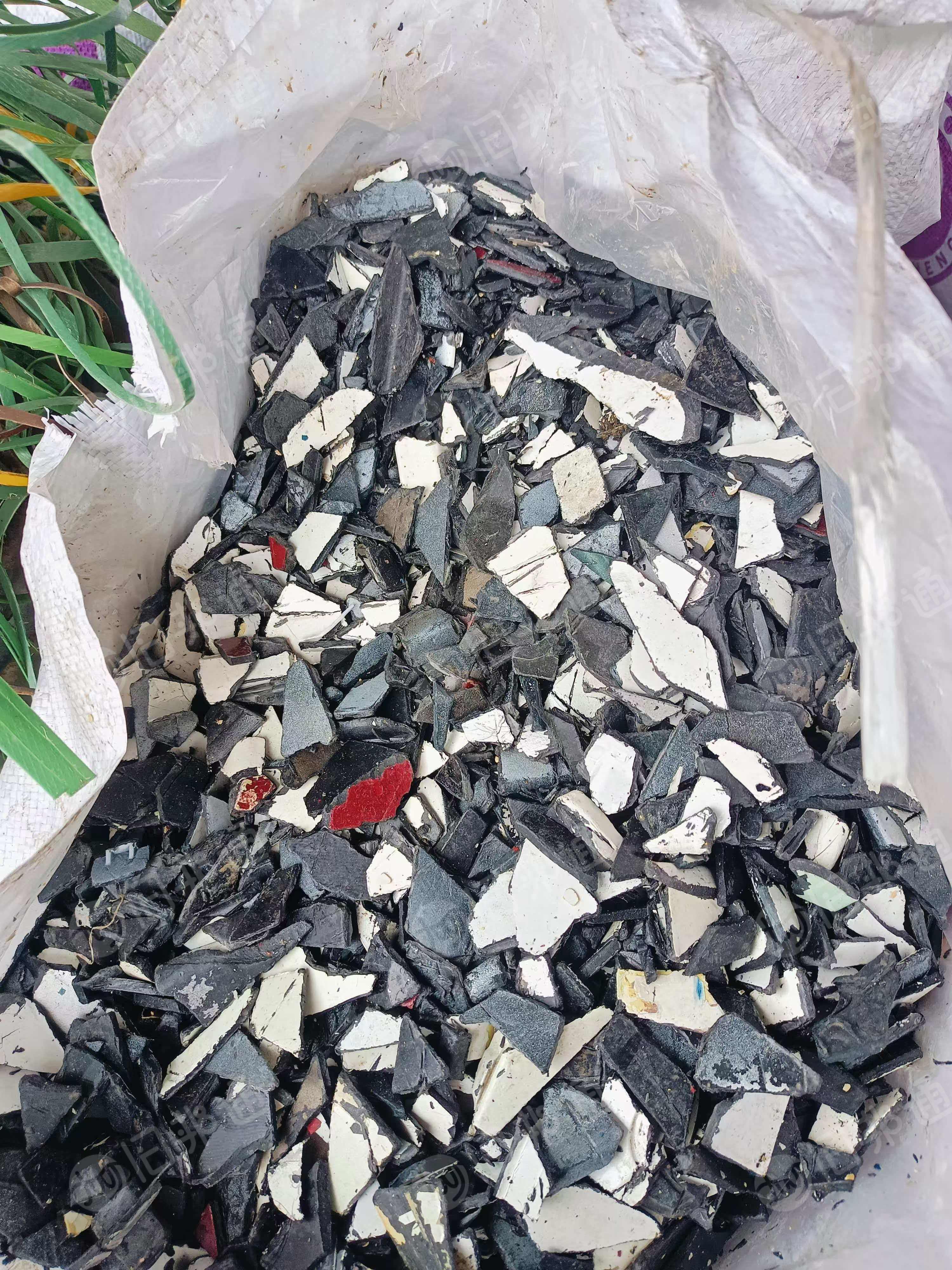 出售PP保险杠破碎料，汽车内饰破碎料，清洗除铁甩干，现货80吨