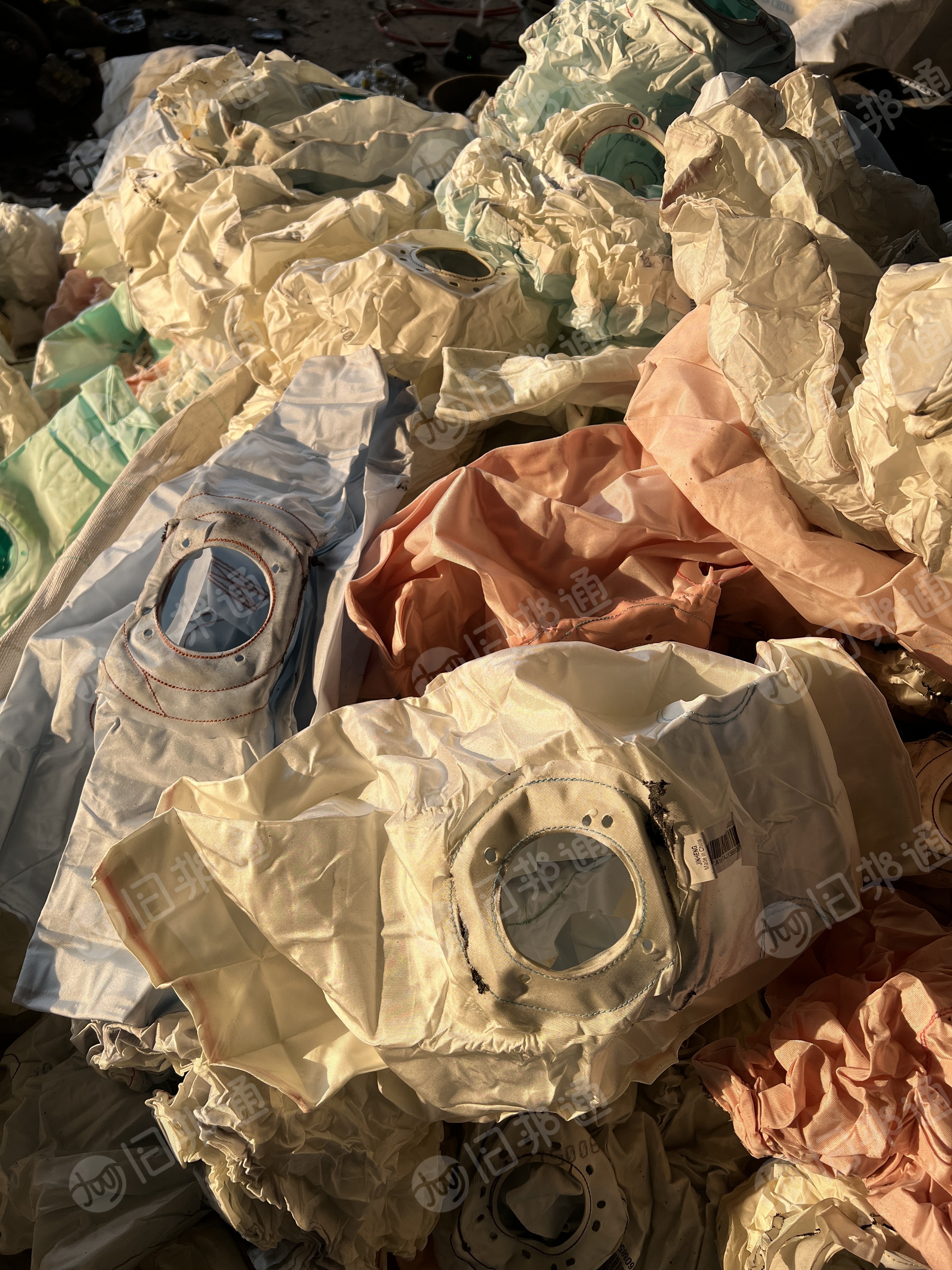 长期出售气囊布，尼龙双6的，拆车下来的，带浆和带胶的都在里面，现货40多吨，在天津