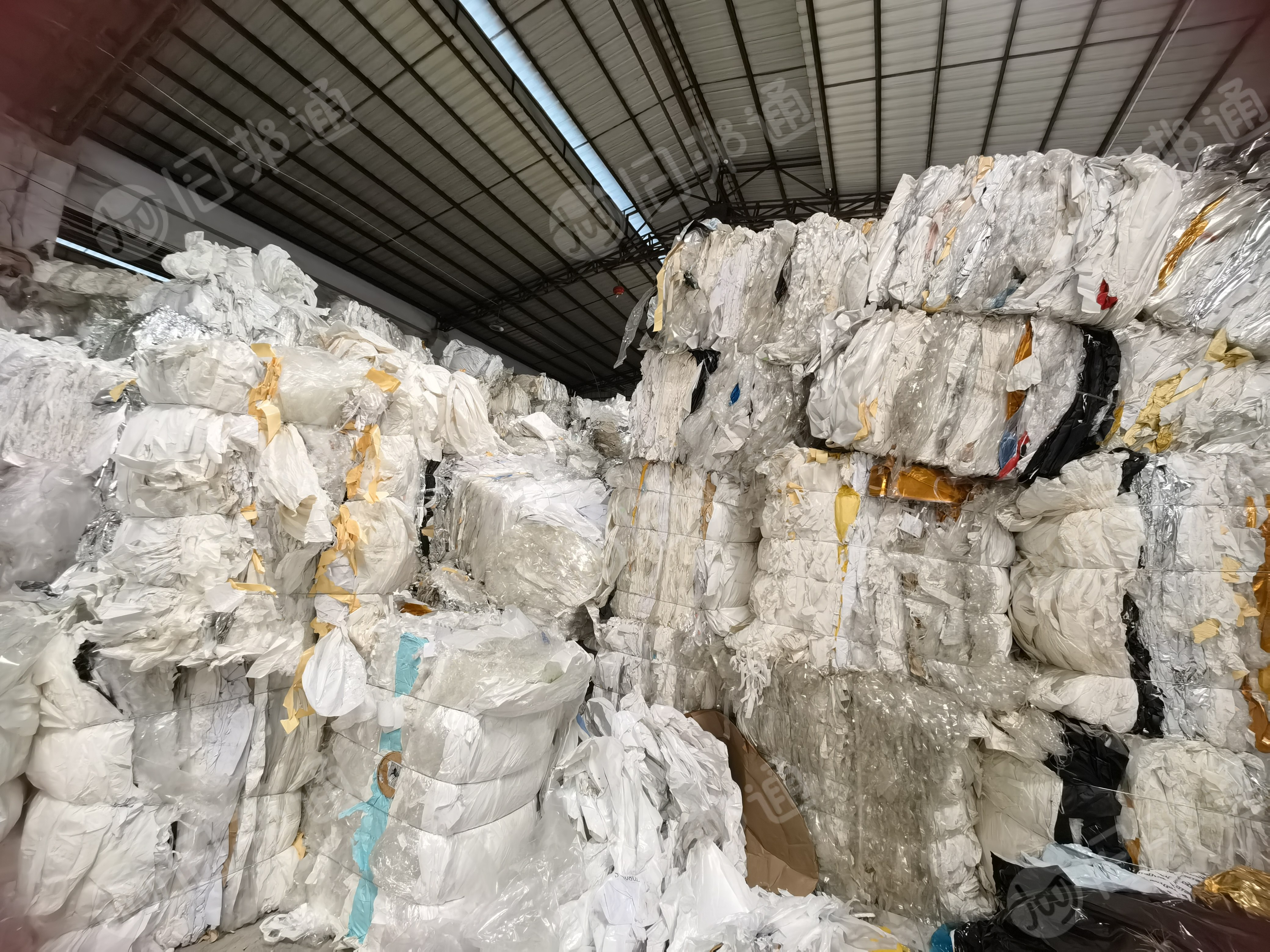 出售需要人工分拣的杂料，有硅油纸、铜版纸、淋膜纸、PP，PET、PE膜，还有一些不干胶