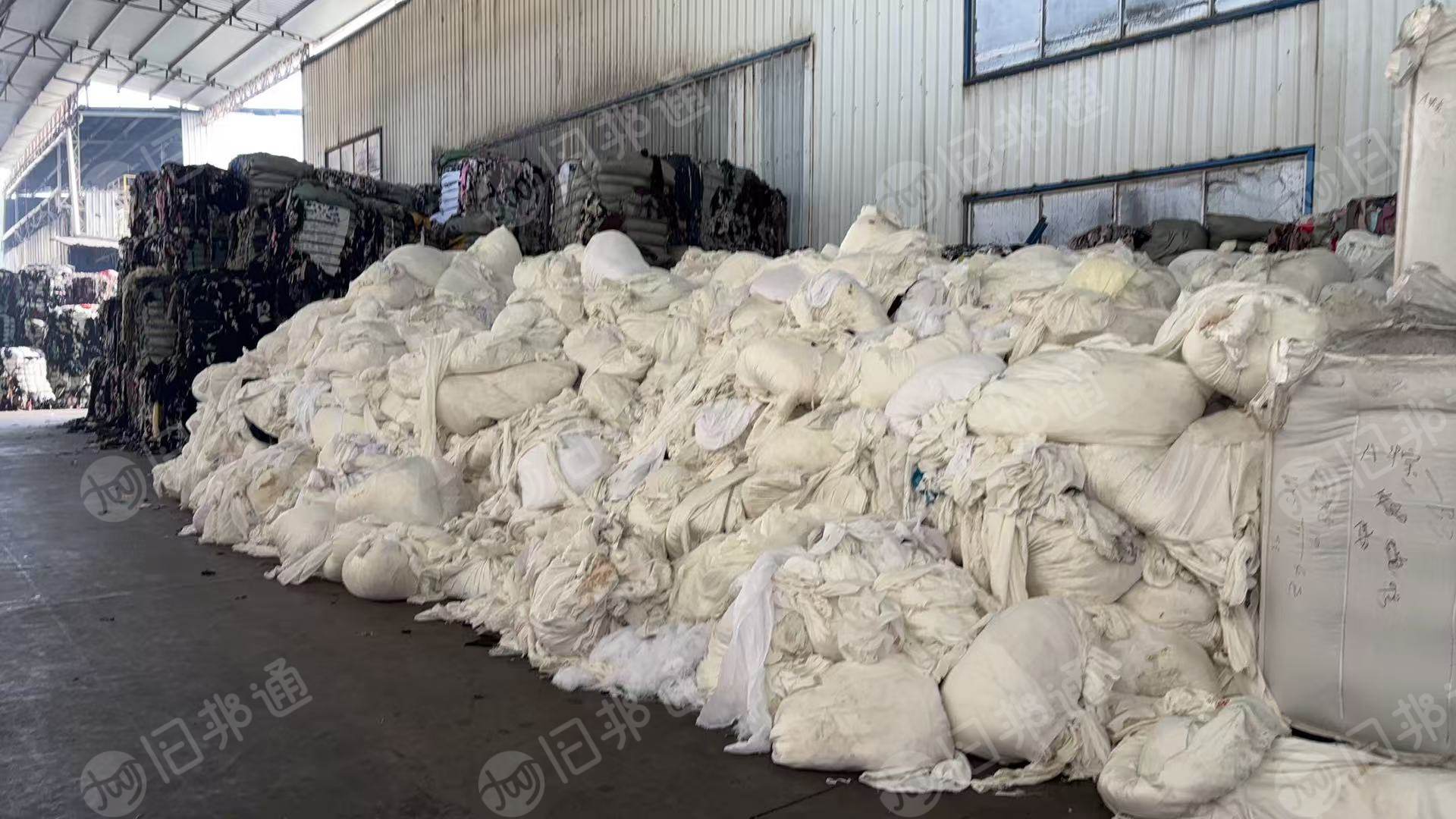 出售白色的涤纶废布，涤纶边角料，涤纶开花料，现货5吨左右，货在福建南平