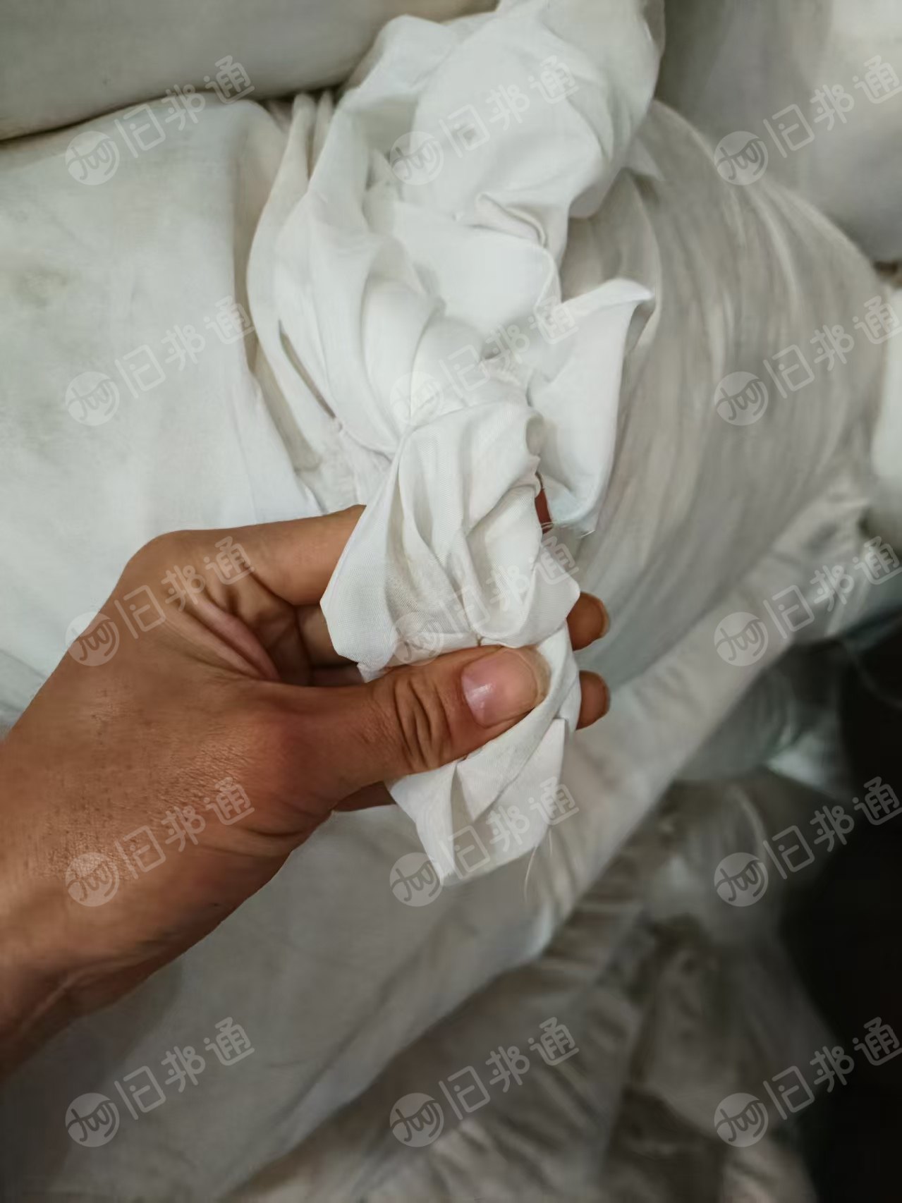 出售白色的涤纶废布，涤纶边角料，涤纶开花料，现货5吨左右，货在福建南平