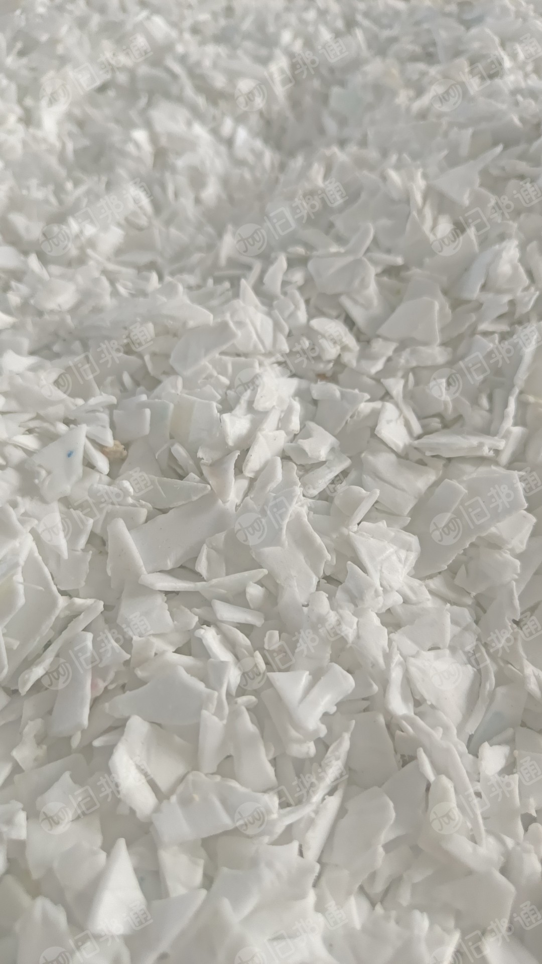 长期出售PP涂料桶破碎料，带字、无字、花色均有货，清洗甩干的全漂料