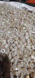 出售酒瓶盖毛料，有分选过了，PE，ABS和沉底料都有，月供百来吨