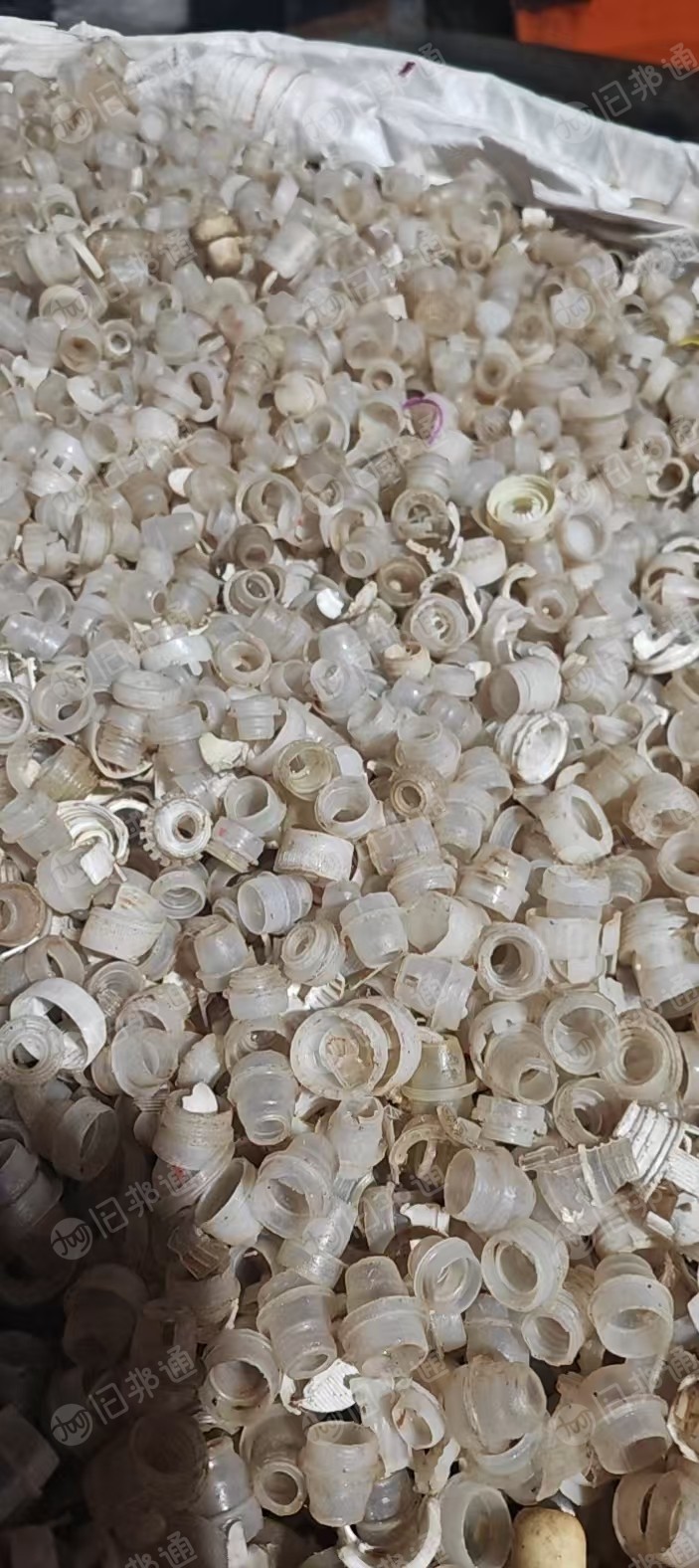 出售酒瓶盖毛料,有分选过了,PE,ABS和沉底料都有,月供百来吨