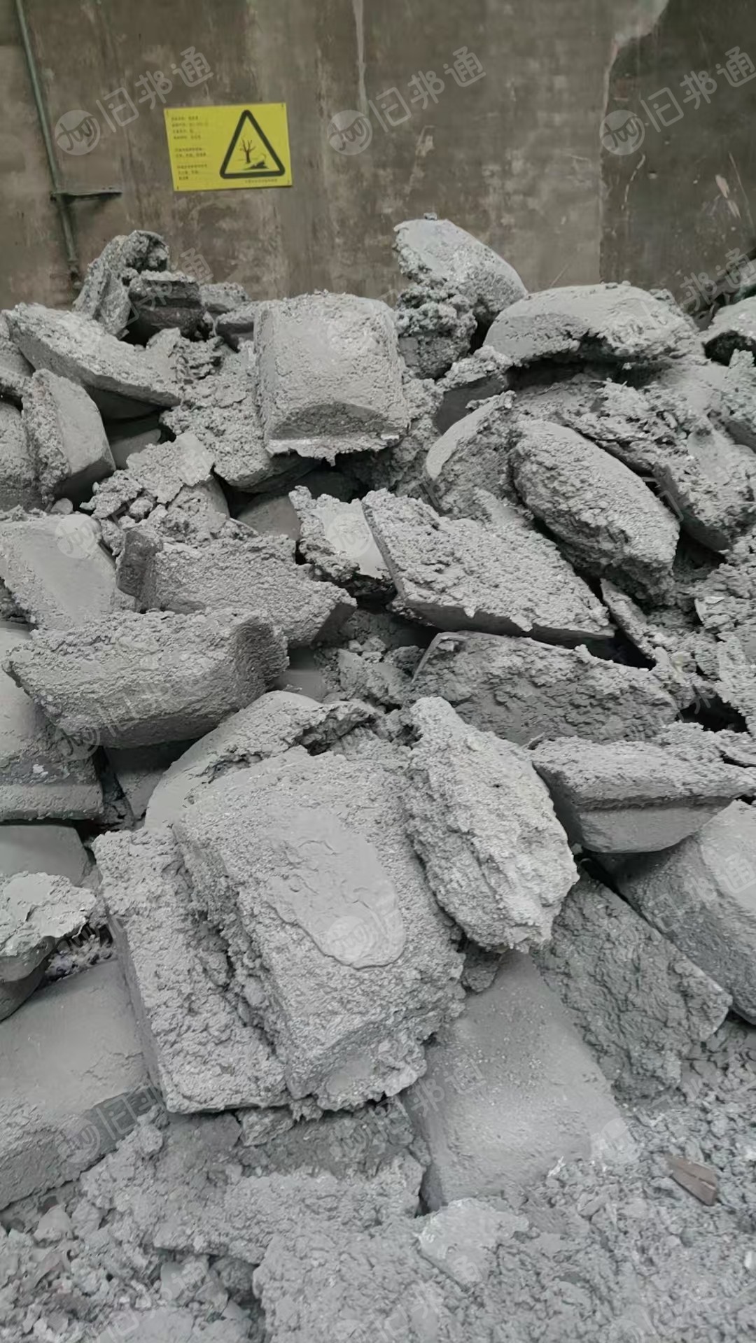 出售铝渣，含量70左右，现货30多吨1挂车