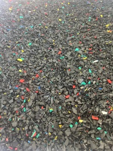 长期出售高密度PVC电缆皮破碎料