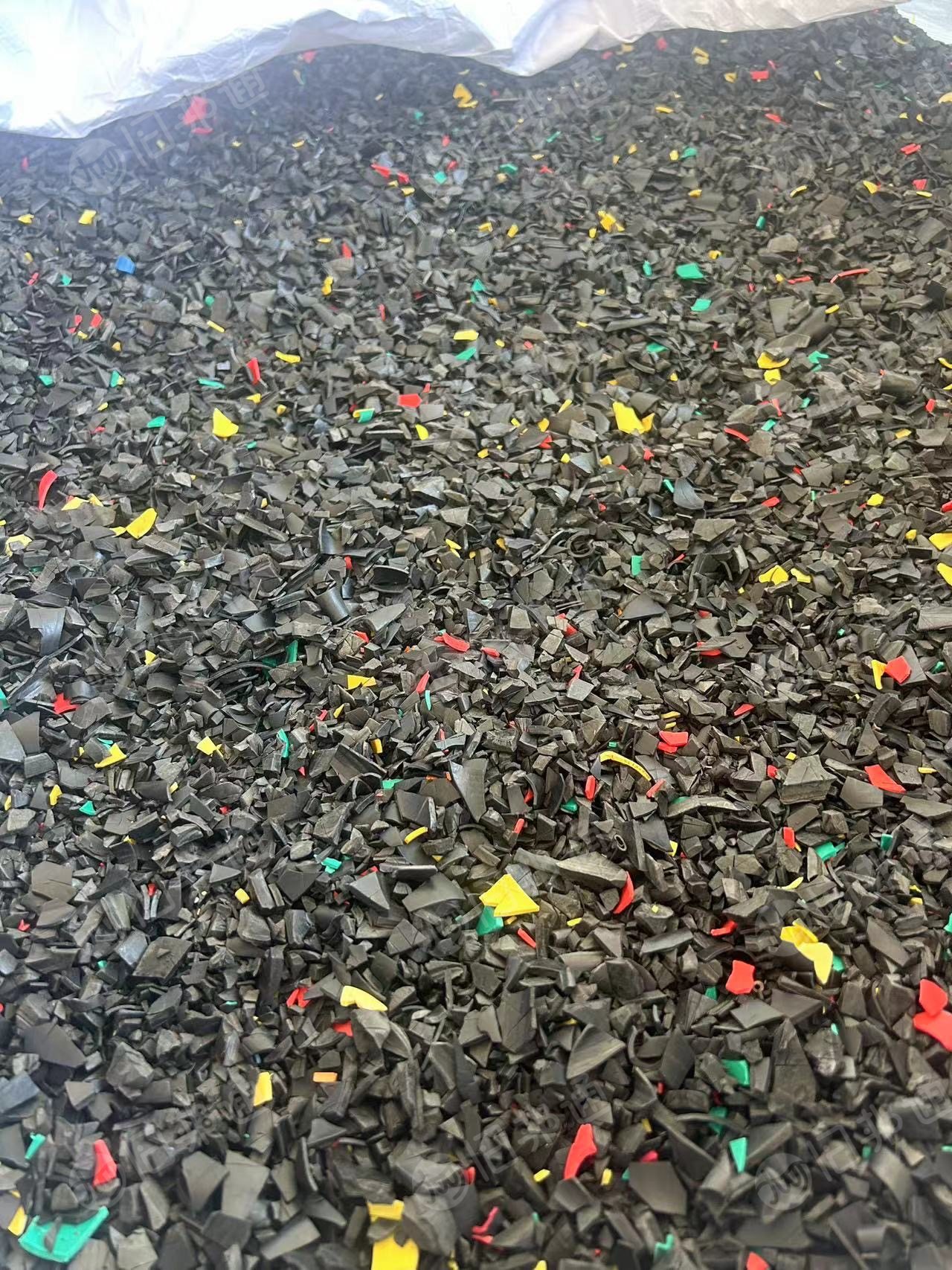 长期出售高密度PVC电缆皮破碎料