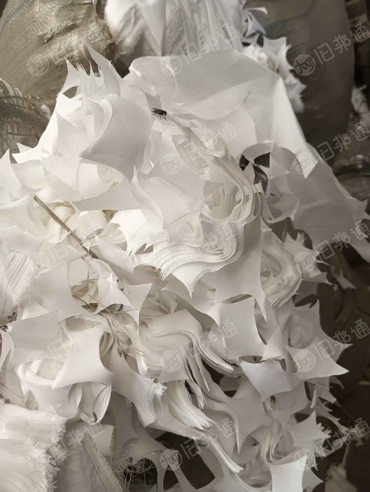 长期出售做假花下来的废布料，白色废布，开花料，现货9.6米一车