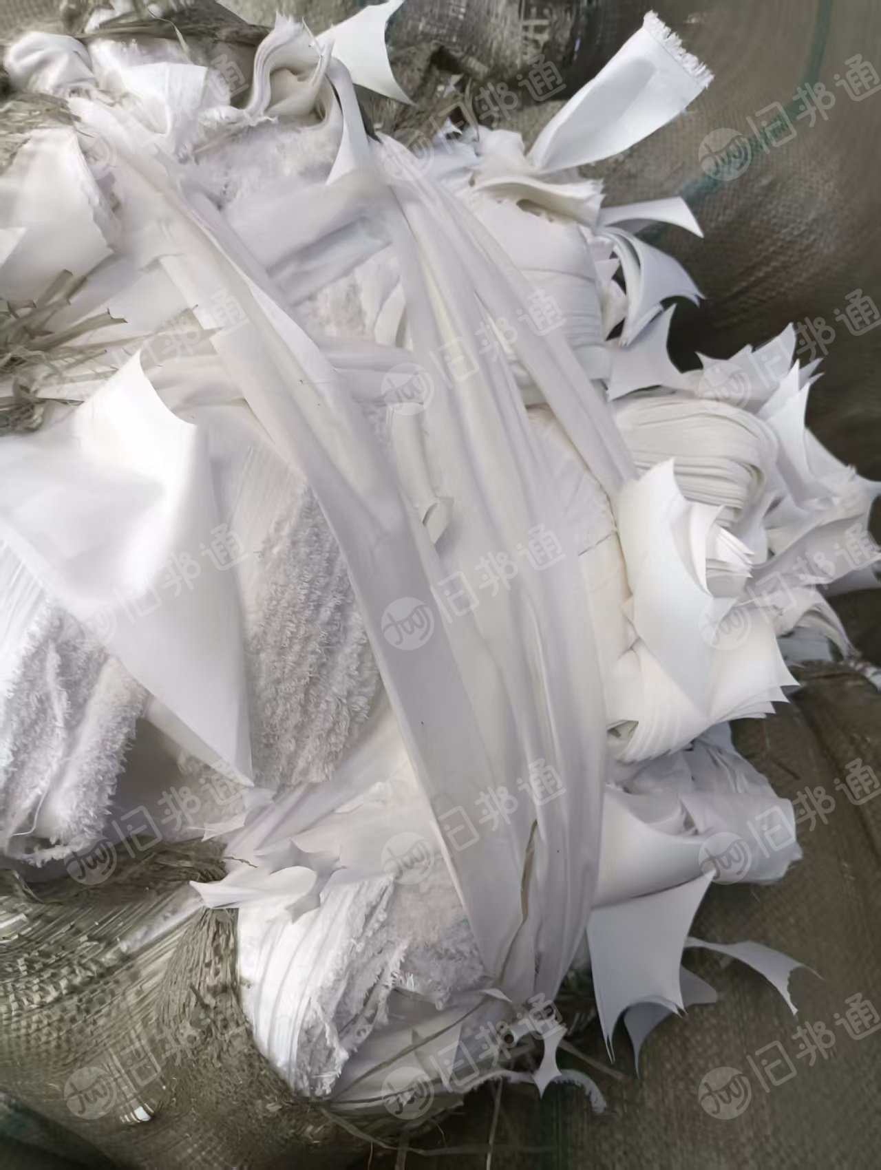 长期出售做假花下来的废布料，白色废布，开花料，现货9.6米一车