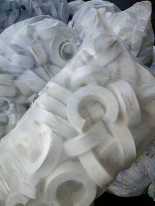 长期出售氨纶废丝，氨纶丝，氨纶干丝，现货有30吨，货在广东汕头