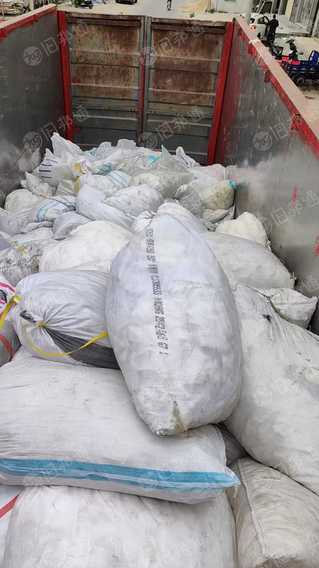 长期出售氨纶废丝，氨纶丝，氨纶干丝，现货有30吨，货在广东汕头