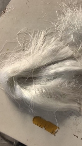 长期出售玻璃纤维废丝，玻璃纤维乱丝，玻璃纤维开刀丝，月供30-50吨，货在河北保定