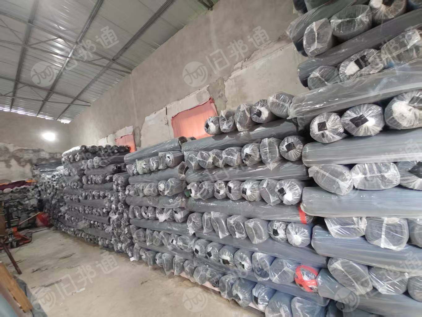 长期出售黑色pu皮革,门幅一米4,克重500克左右,都是黑底黑面,现货10吨多,货在浙江温州