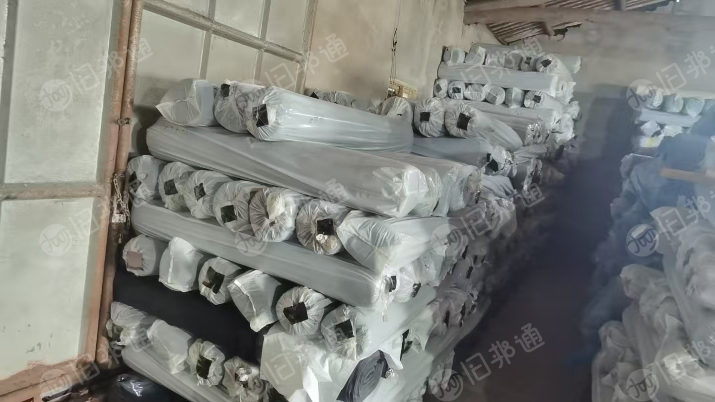 长期出售黑色pu皮革,门幅一米4,克重500克左右,都是黑底黑面,现货10吨多,货在浙江温州