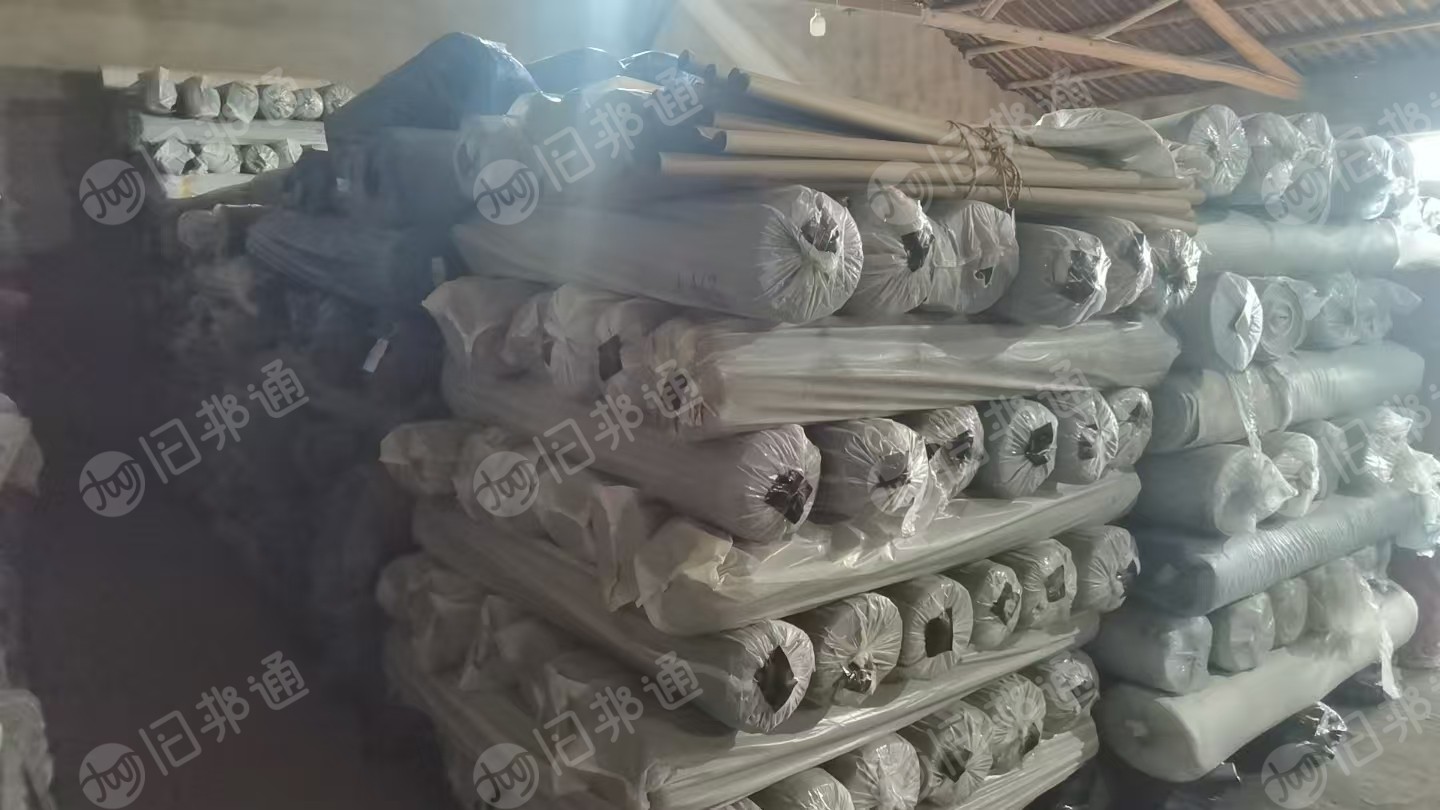 长期出售黑色pu皮革，门幅一米4，克重500克左右，都是黑底黑面，现货10吨多，货在浙江温州