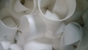 长期出售氨纶废丝，氨纶丝，氨纶干丝，现货有十来吨，货在广东汕头