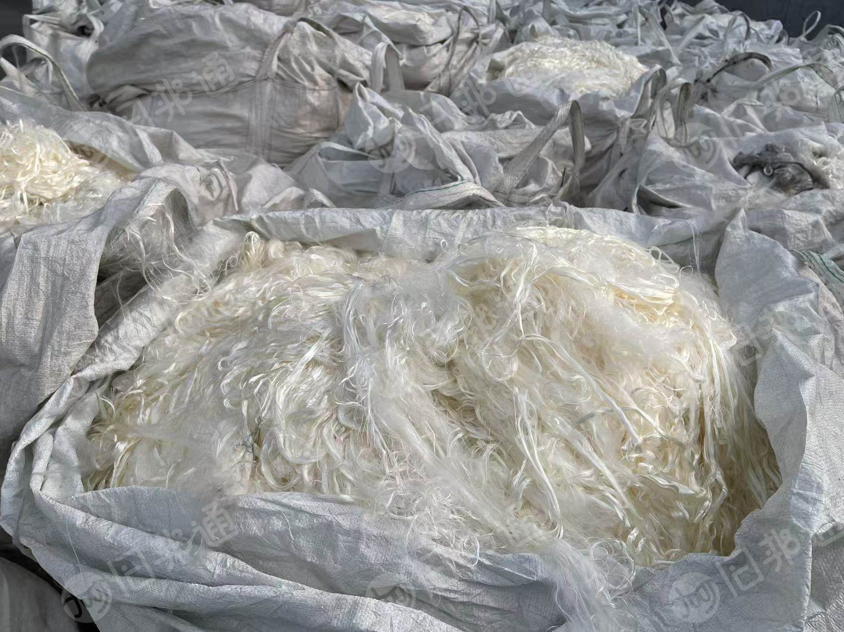 长期出售厂下来的聚丙烯晴纶长丝，熟丝不含水分，白色可开花用，现货150吨 货在吉林省吉林市