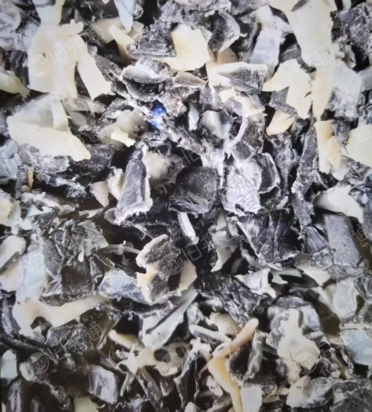 长期出售HDPE油箱破碎料，现货10多吨，清洗甩干