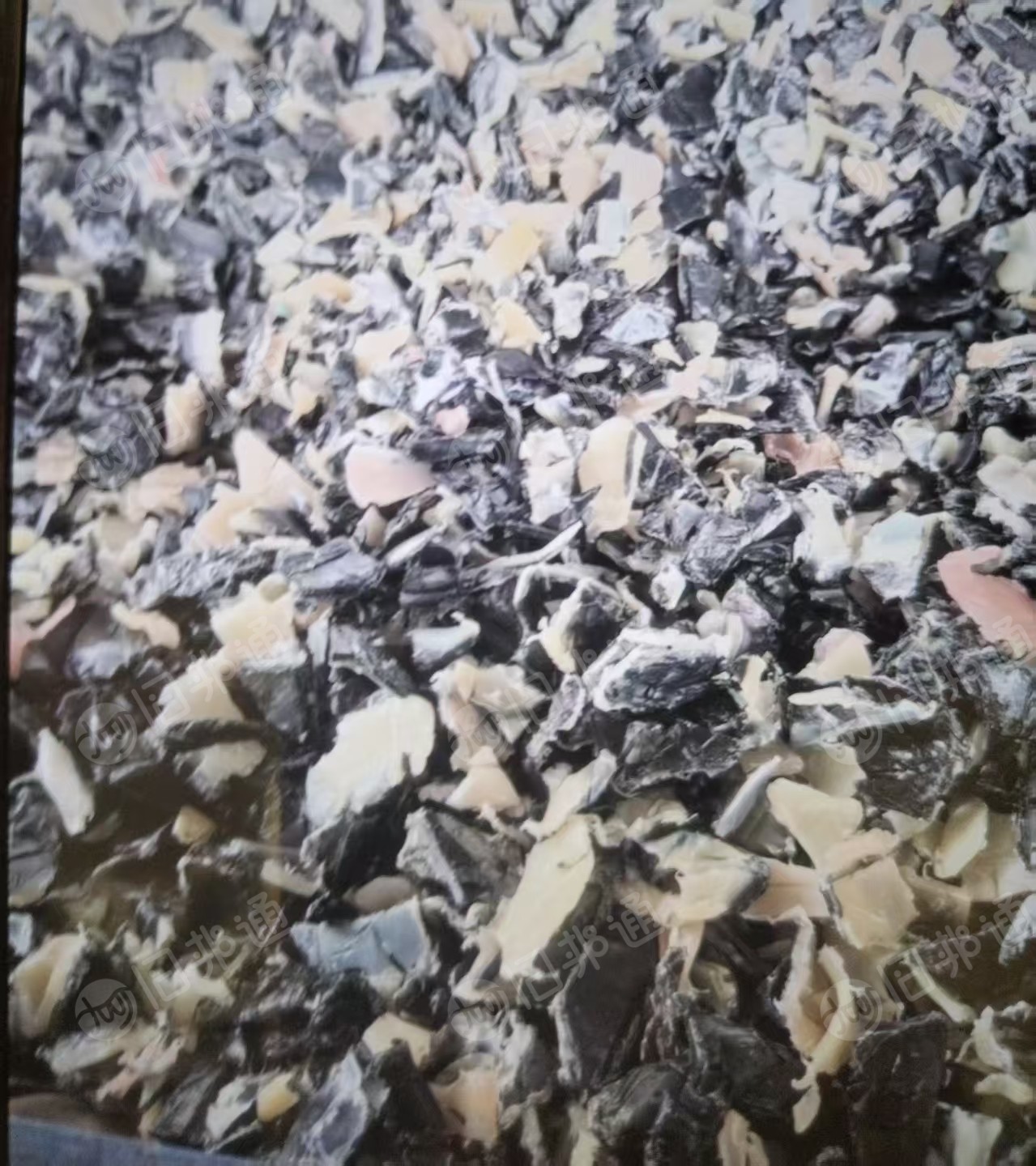 长期出售HDPE油箱破碎料，现货10多吨，清洗甩干