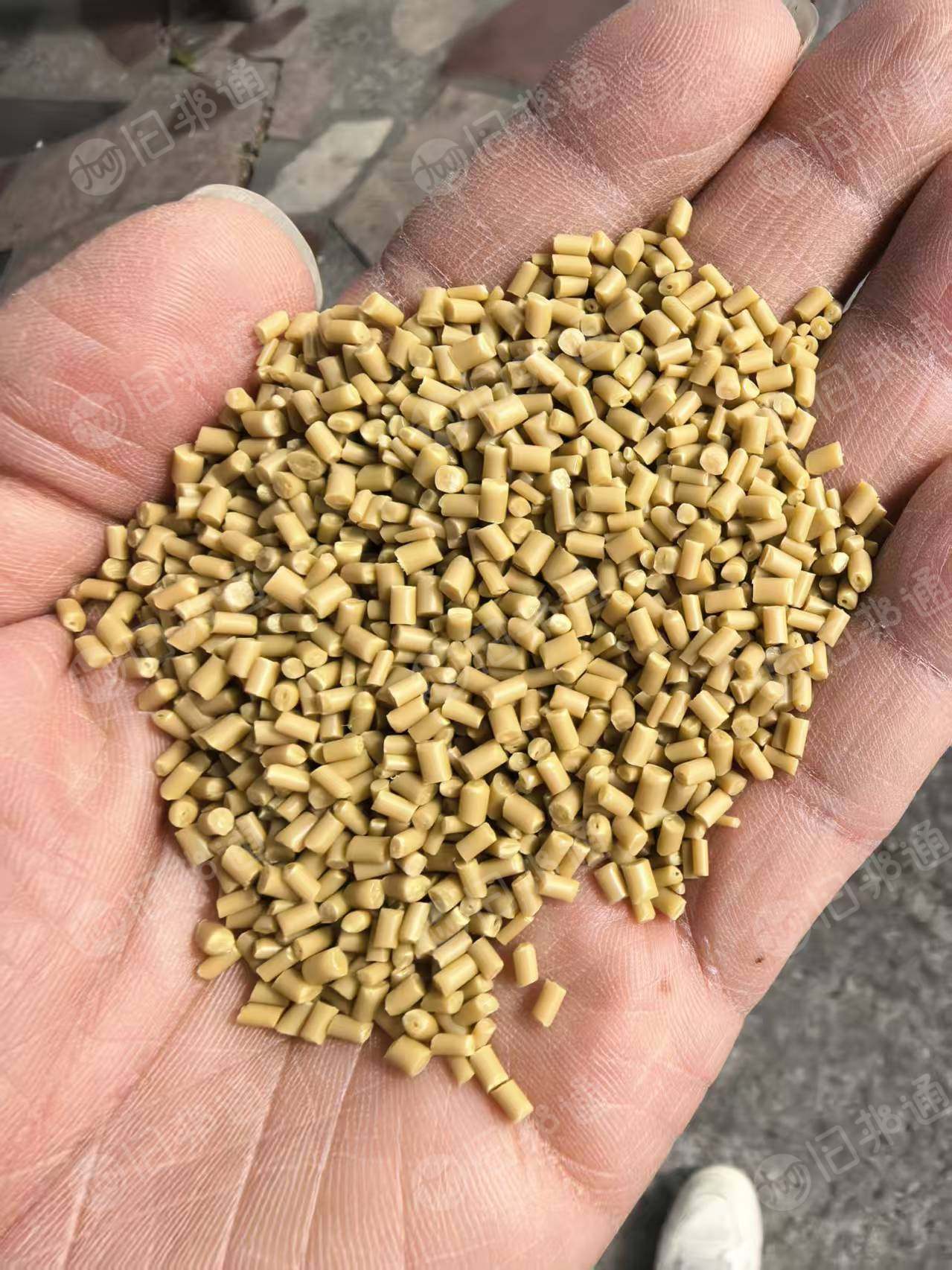 出售pp颗粒，红黄蓝绿四色颗粒，溶脂：16-20，冲击7-8，密度：0.925