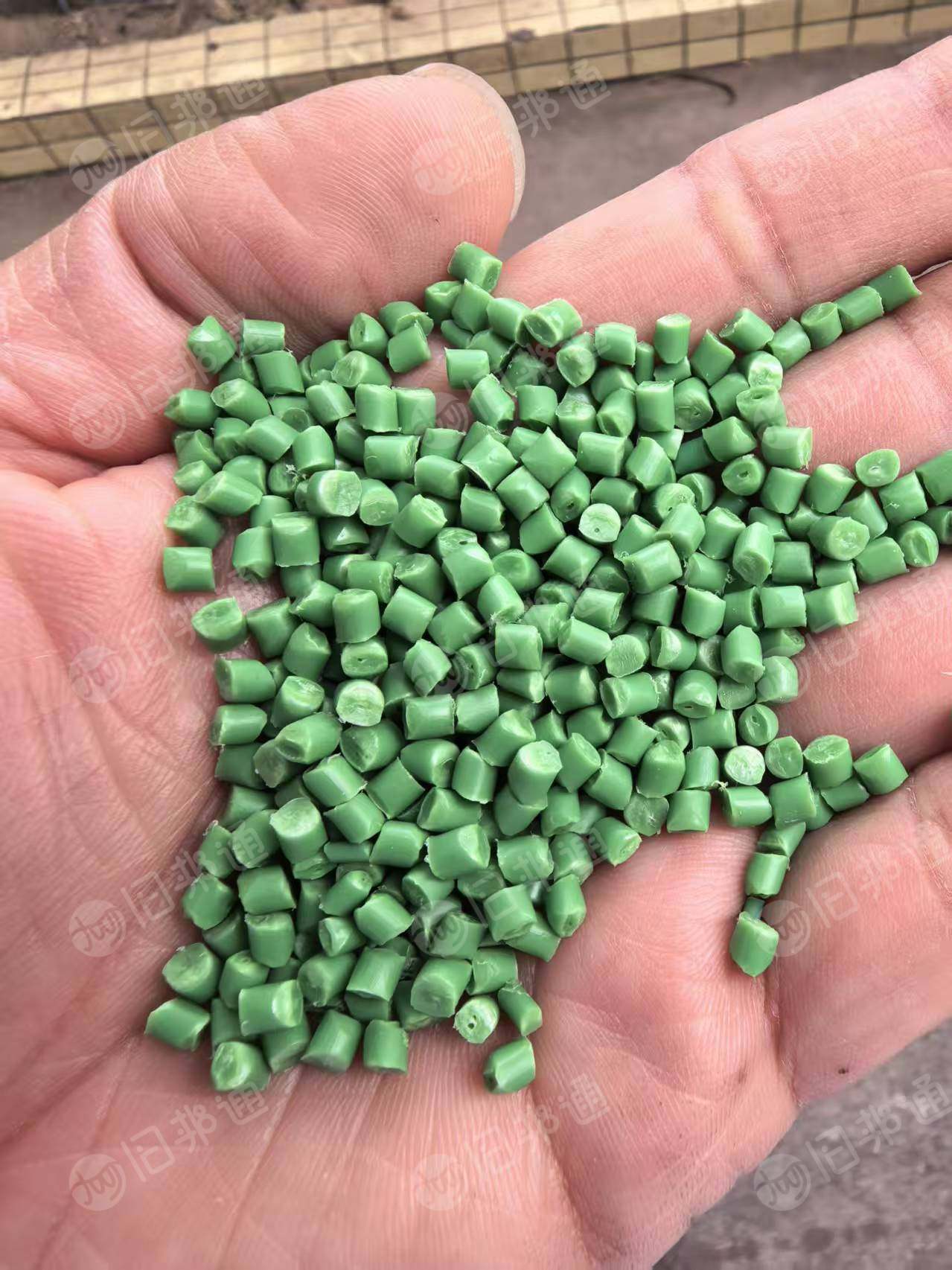 出售pp颗粒，红黄蓝绿四色颗粒，溶脂：16-20，冲击7-8，密度：0.925