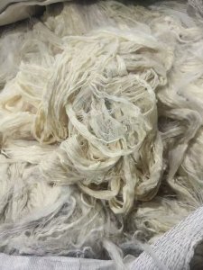 出售腈纶原丝，腈纶丝，晴纶丝，腈纶废丝现货13米一车，货在江苏无锡