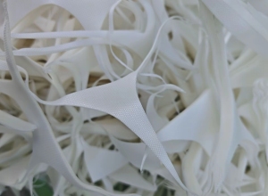 长期出售TPU贴合尼龙布废料，每月50吨左右，按摩椅厂下来的，单面双面都有