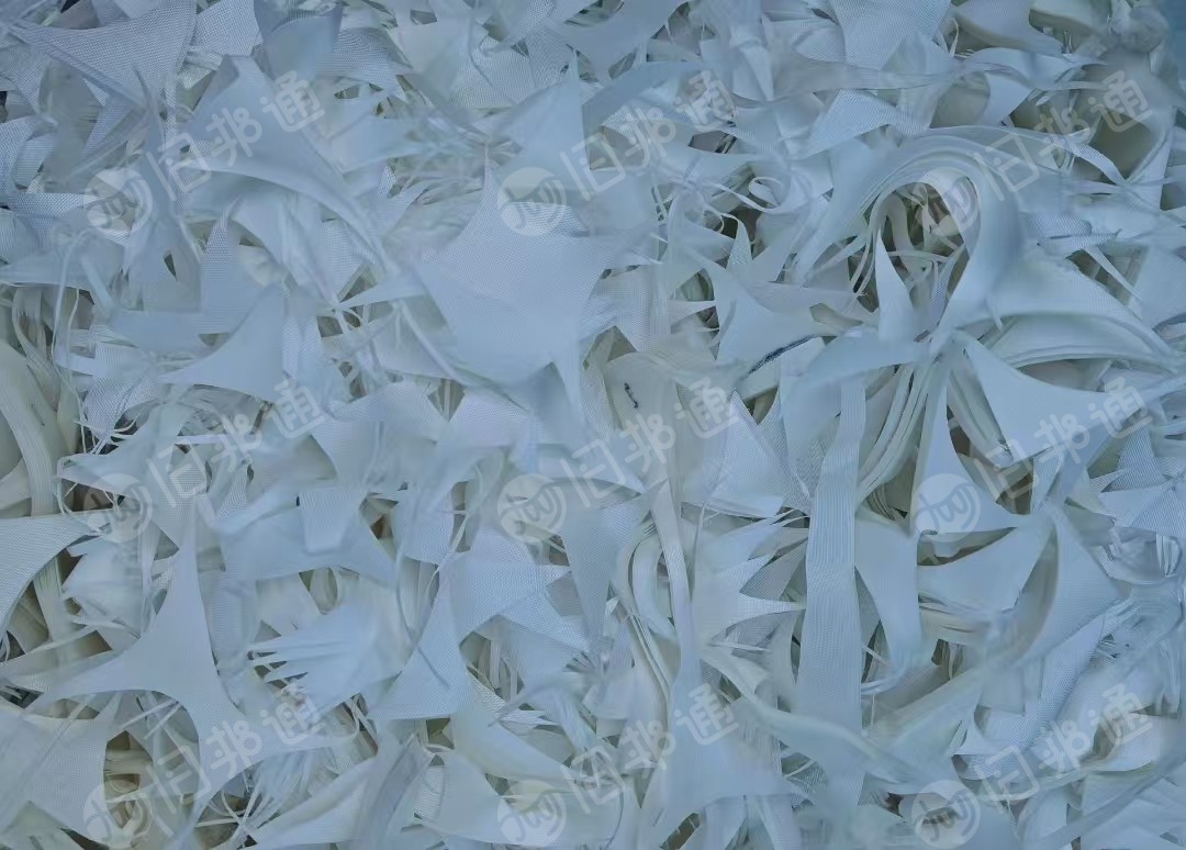 长期出售TPU贴合尼龙布废料，每月50吨左右，按摩椅厂下来的，单面双面都有