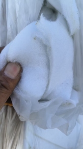 长期出售涤纶鞋帮布飞织布，涤纶造粒布，可以造粒打泡料用，每个月有400多吨，货在浙江温州