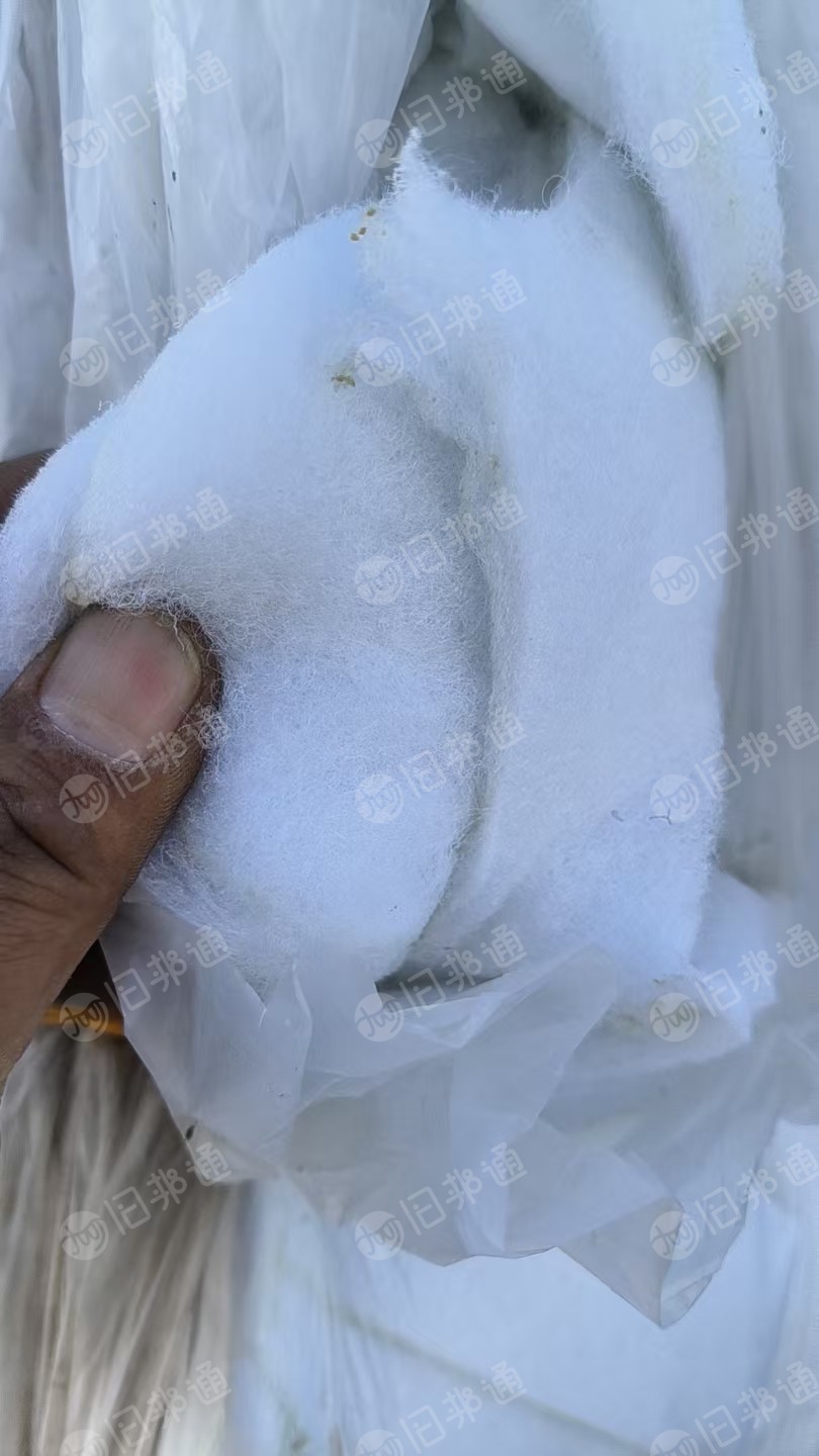 长期出售涤纶鞋帮布飞织布，涤纶造粒布，可以造粒打泡料用，每个月有400多吨，货在浙江温州