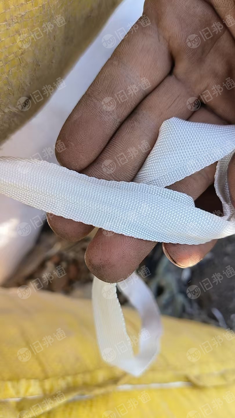 长期出售涤纶鞋帮布飞织布，涤纶造粒布，可以造粒打泡料用，每个月有400多吨，货在浙江温州