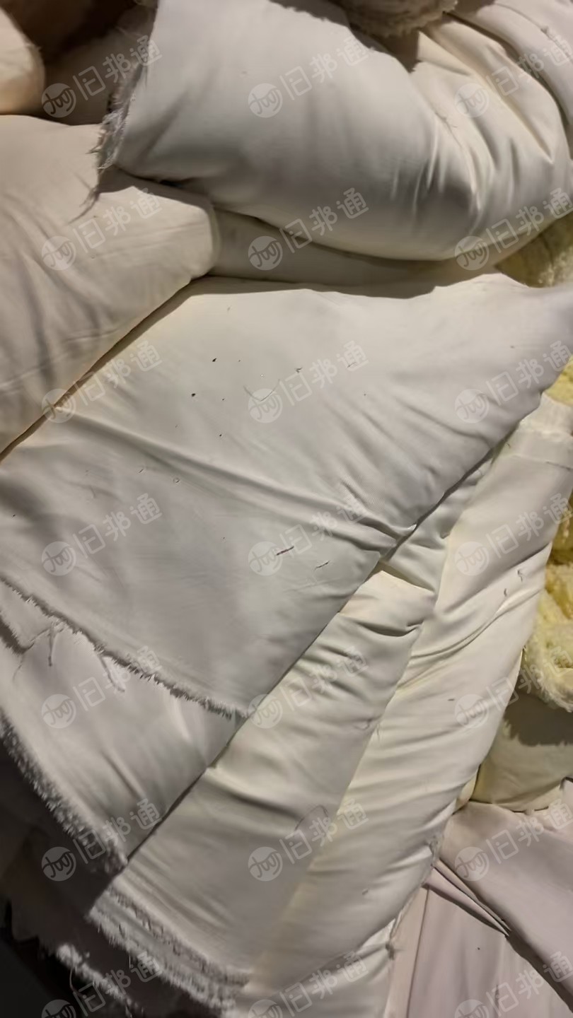 长期出售化纤刀口布，涤纶刀口布，有花色，有本白，本白现货有三四吨，货在江苏南通