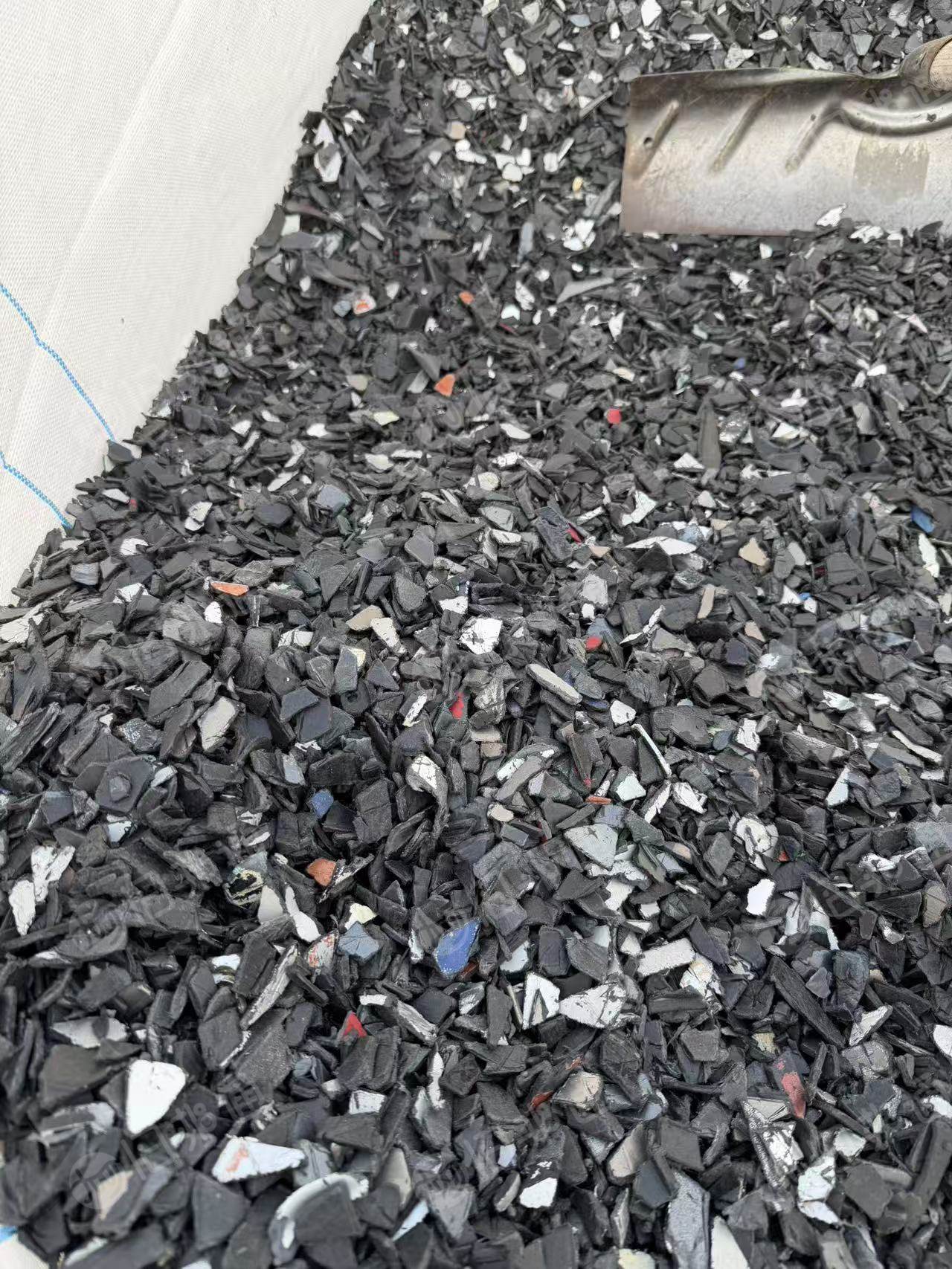 常年出售PP保险杠破碎料，分拣清洗甩干除铁，日产12吨