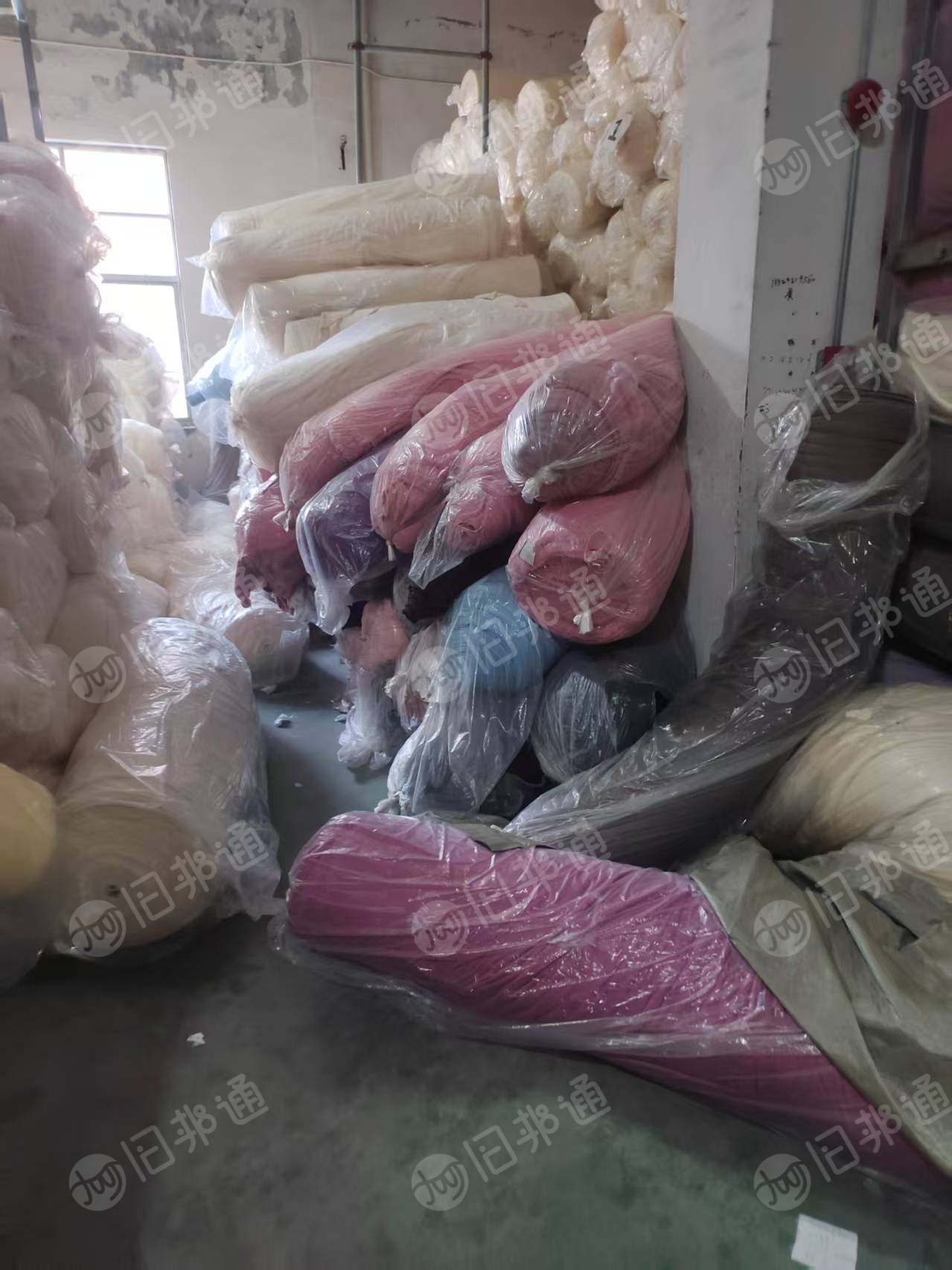 出售库存绒布，单面绒，舒棉绒和北极绒，正常门幅，克重有200-300左右，现货有9米6一车