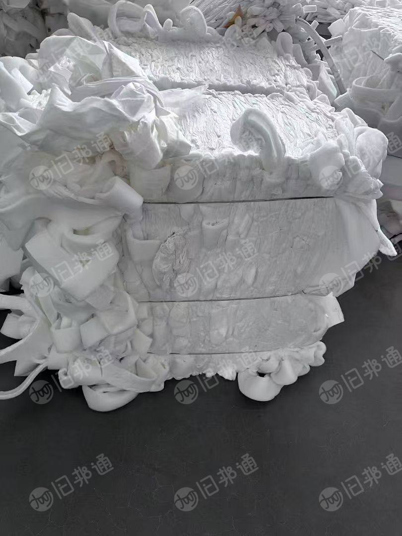 出售白色丝棉边角料，带一层白色无纺布，造粒比较好用，现货有4吨，货在河北保定