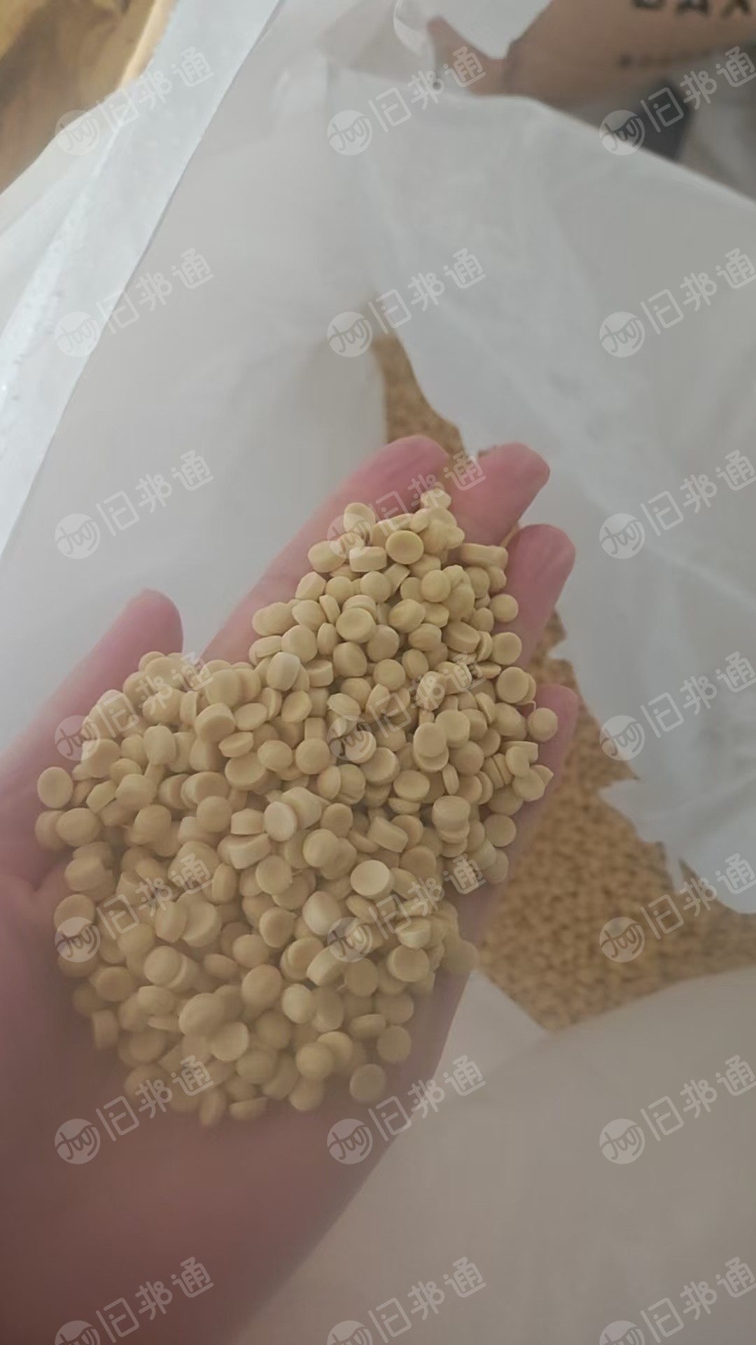 出售EVA发泡颗粒，现货10吨