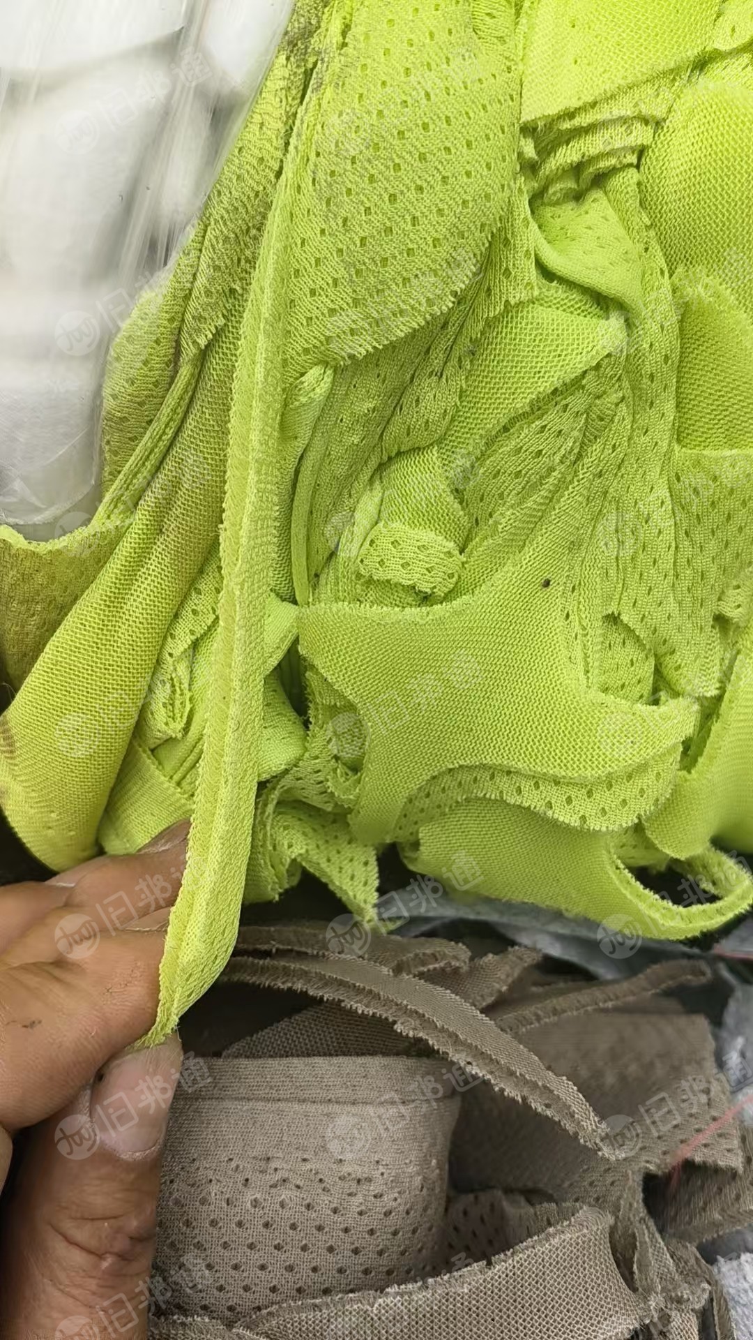 长期大量出售涤纶网布无纺布，鞋厂下来的，每个月大几十吨，货在浙江温州